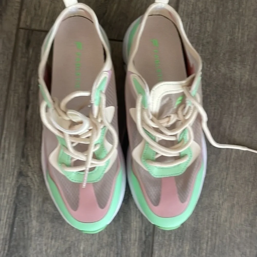 NWT Fabletics shoes Larchmont performance sneaker size 6.5